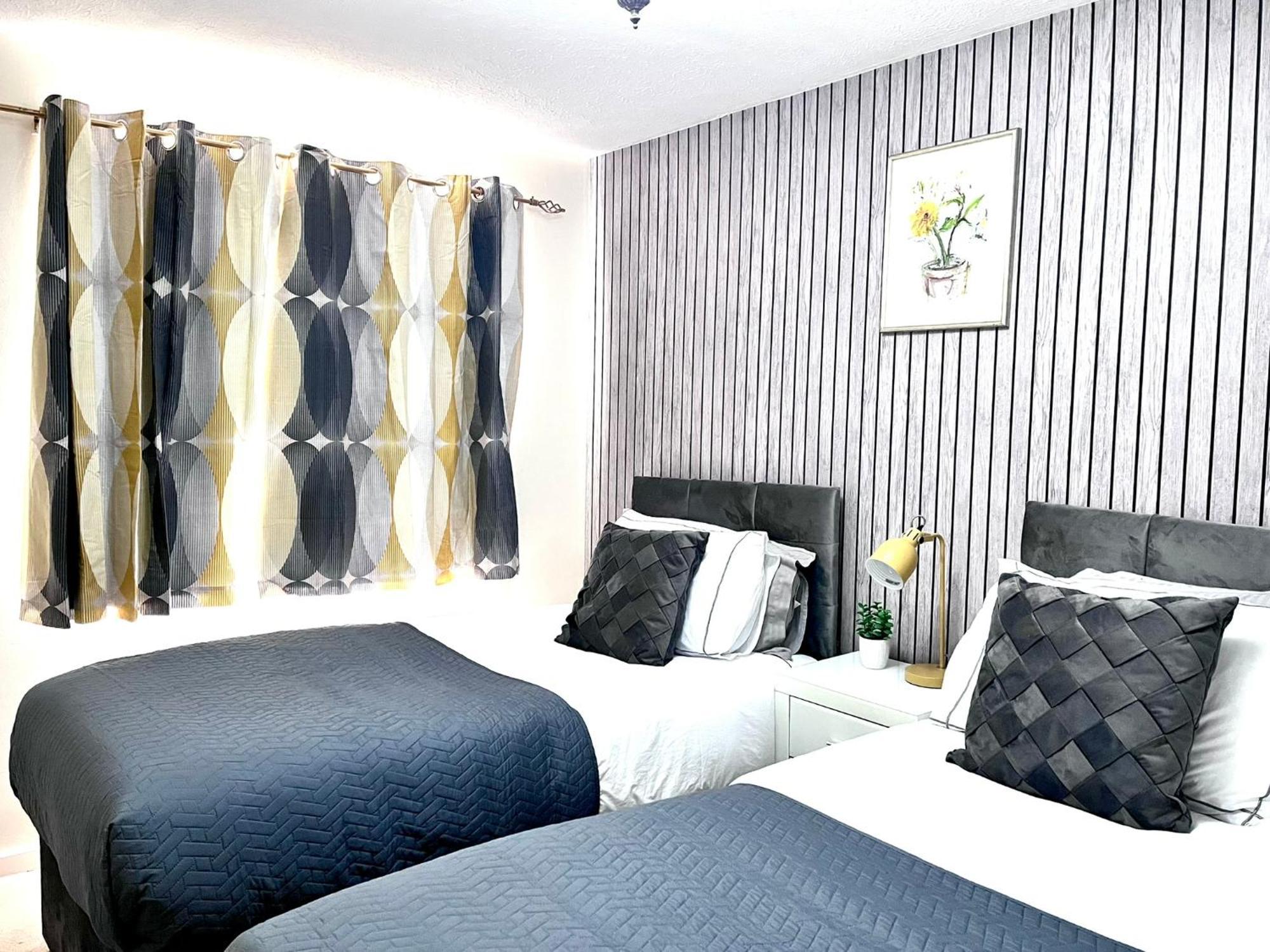 Lush House Close To Ashford Town Centre With Driveway Εξωτερικό φωτογραφία