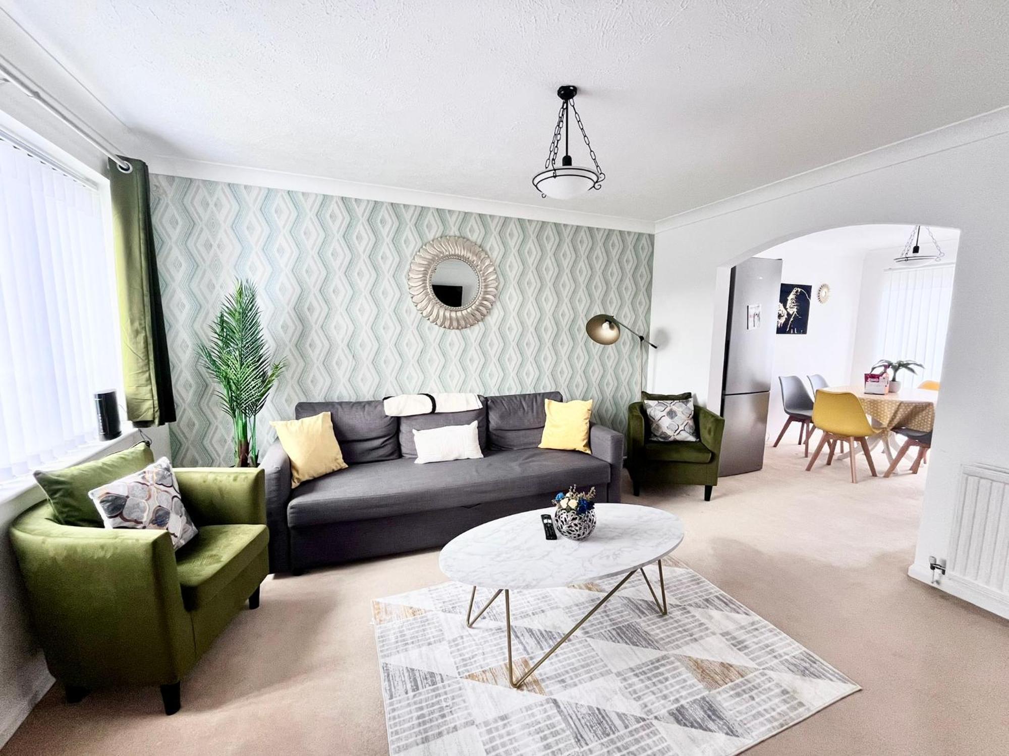 Lush House Close To Ashford Town Centre With Driveway Εξωτερικό φωτογραφία