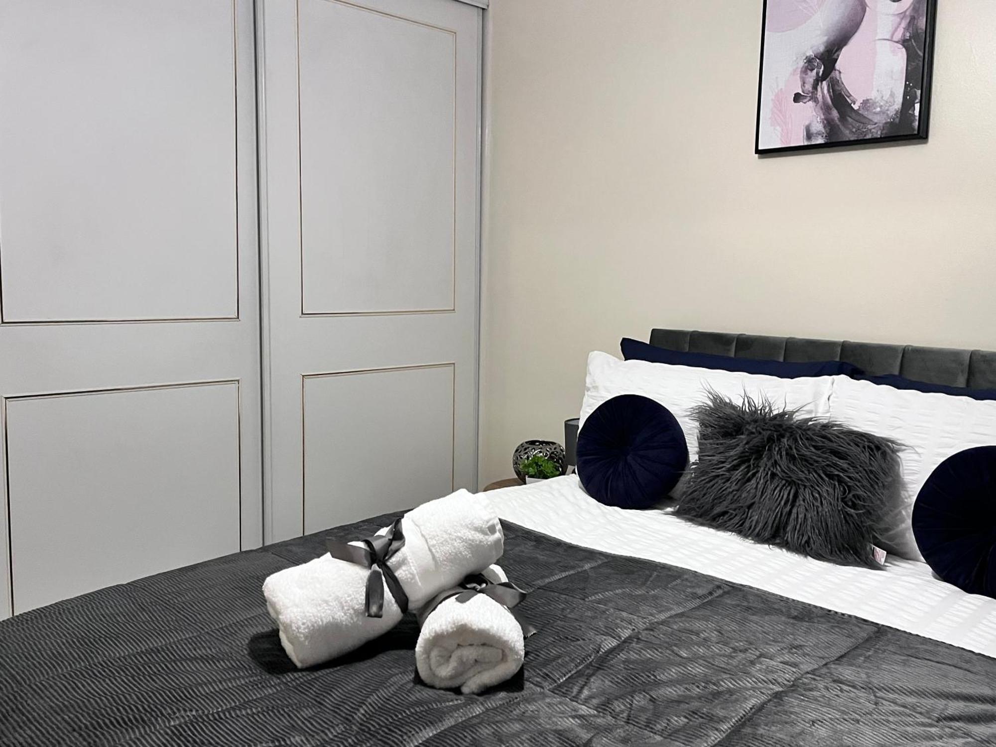 Lush House Close To Ashford Town Centre With Driveway Εξωτερικό φωτογραφία