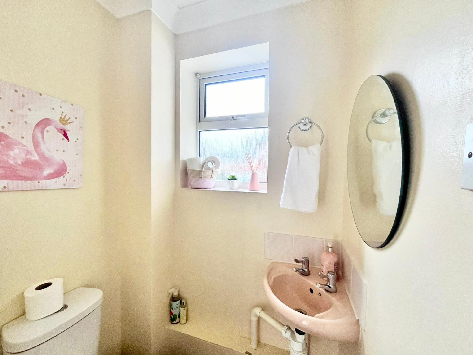 Lush House Close To Ashford Town Centre With Driveway Εξωτερικό φωτογραφία