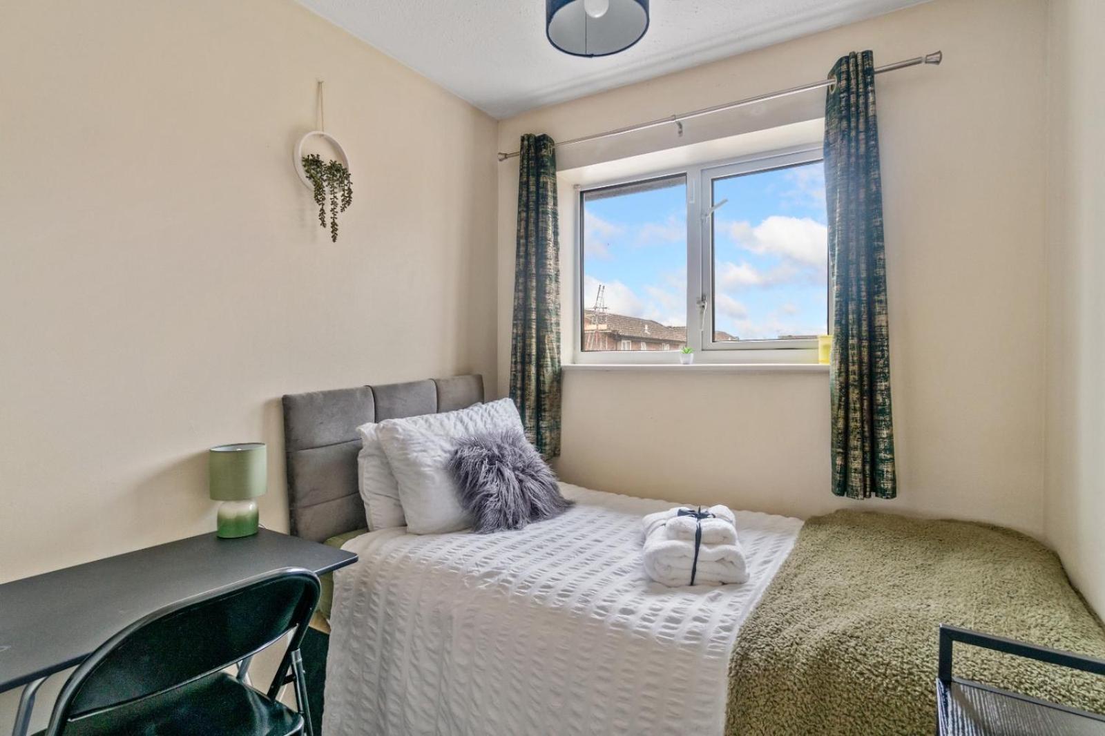 Lush House Close To Ashford Town Centre With Driveway Εξωτερικό φωτογραφία