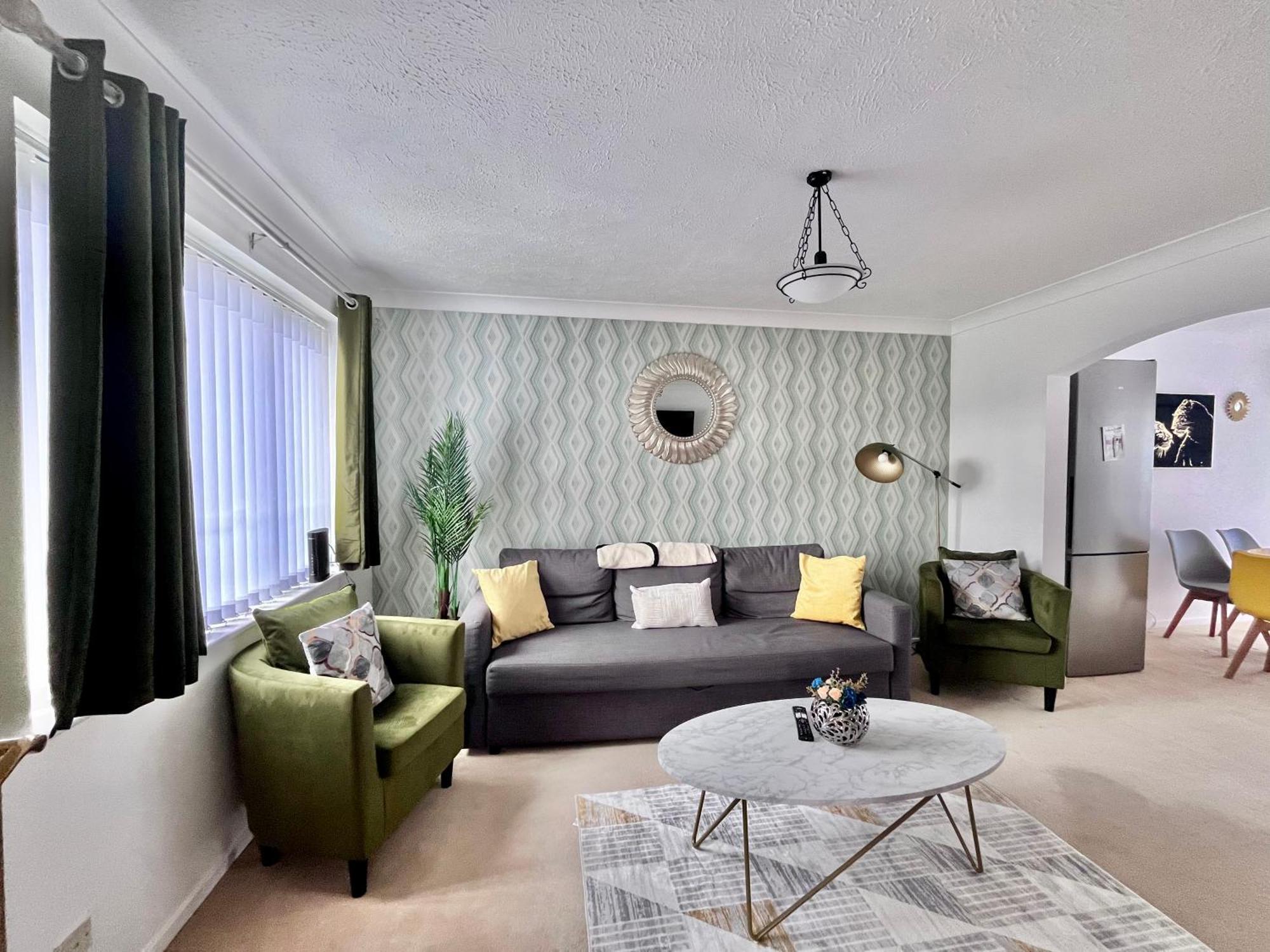 Lush House Close To Ashford Town Centre With Driveway Εξωτερικό φωτογραφία